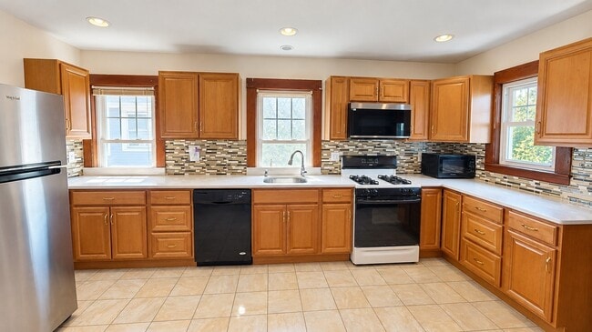 20 Lyne Rd Unit 2