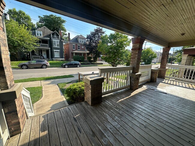 56-58 W 10th Ave