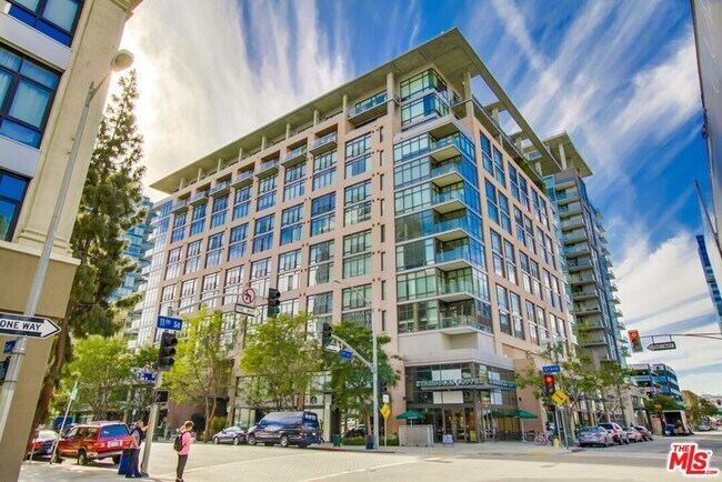 Photo - 1111 S Grand Ave Unidad 1014