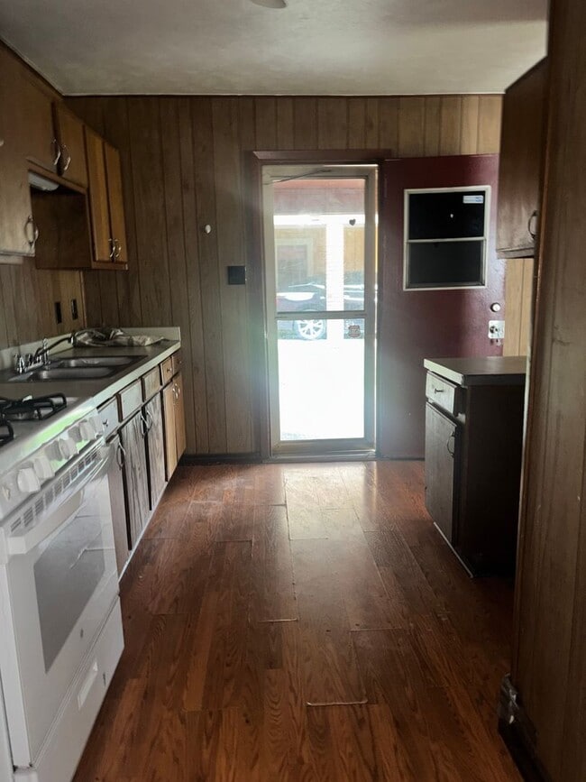 Photo - 6560 Lake Forest Dr