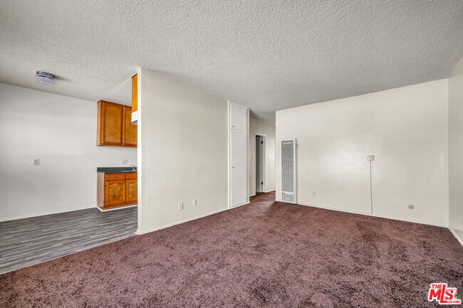 Building Photo - 1095 W 39th St Unit 44 Rental