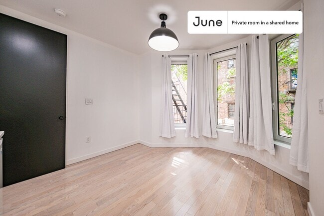 Building Photo - Room in Shared 4 bed/4 bath home