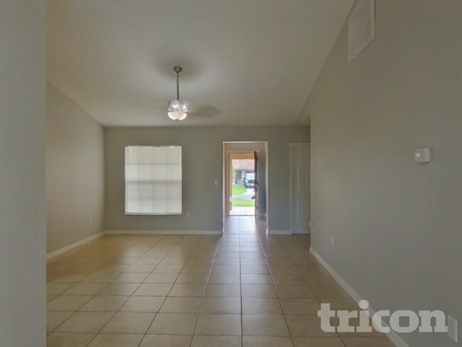 Photo - 2907 Evans Way