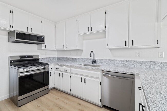 Building Photo - 12579 Kiowa Rd Unit 3