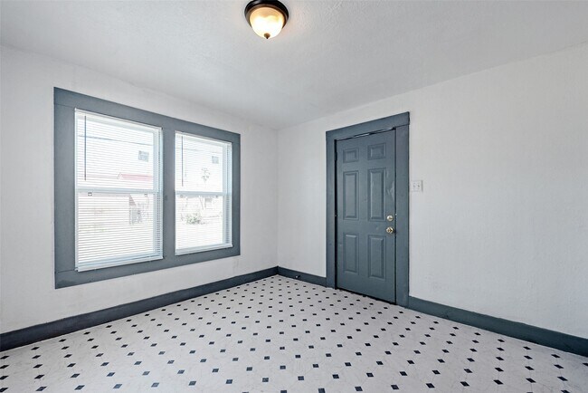 Photo - 2526 Campbell St