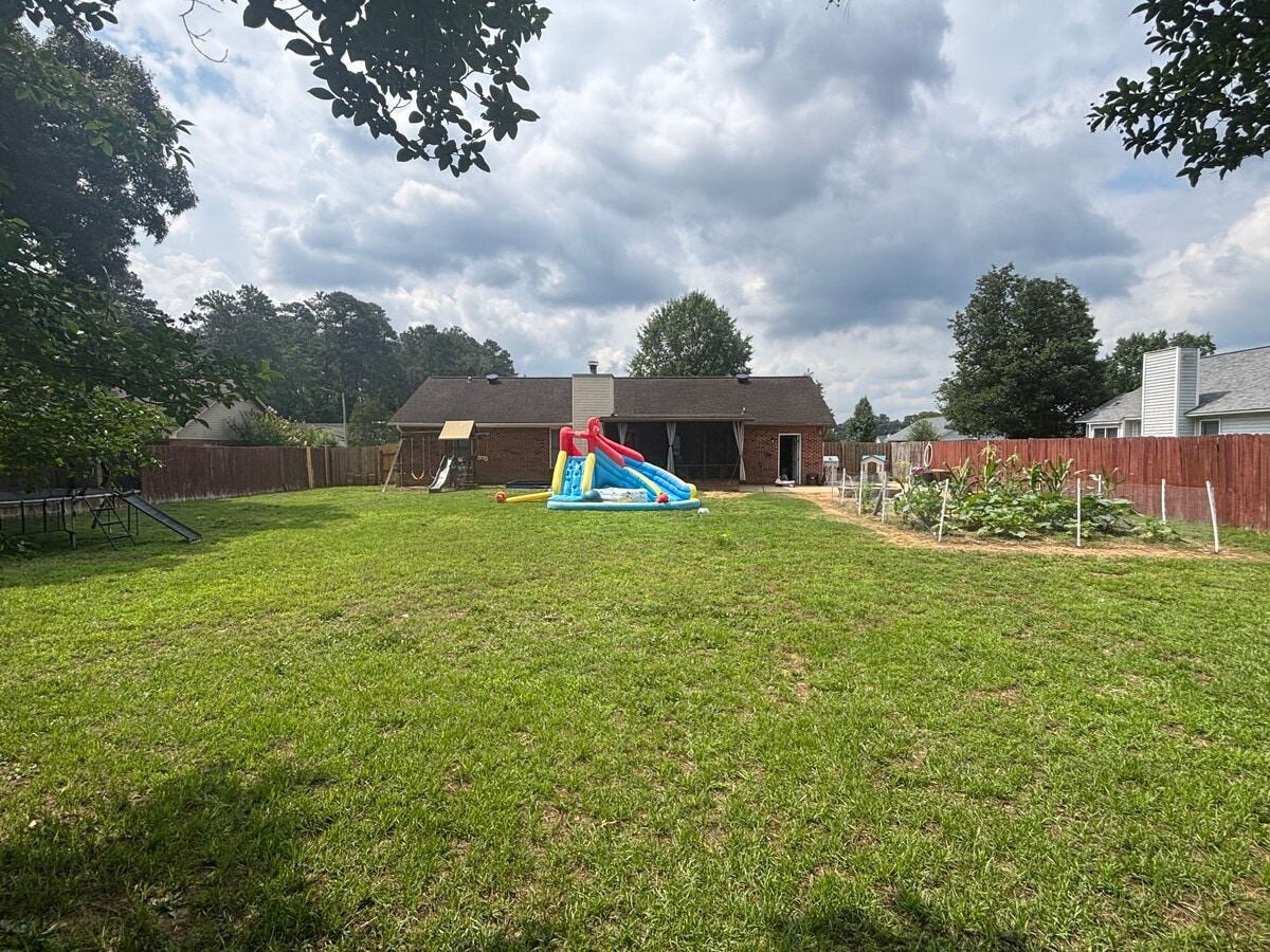 Photo - 123 Live Oak Dr
