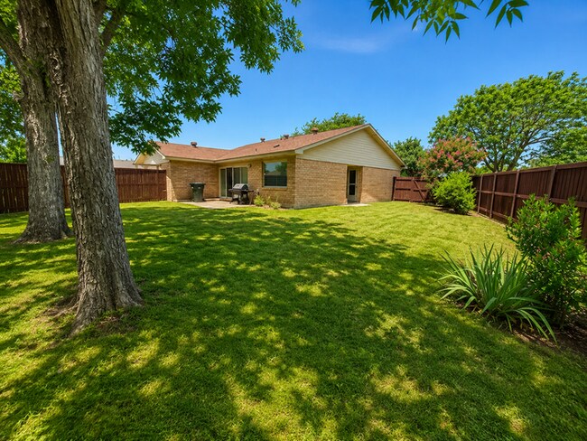 3401 Livingston Ln