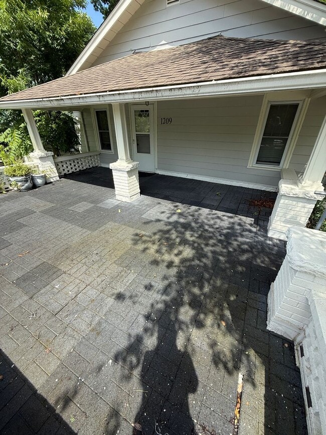 Building Photo - 1209 S Lincoln St Rental