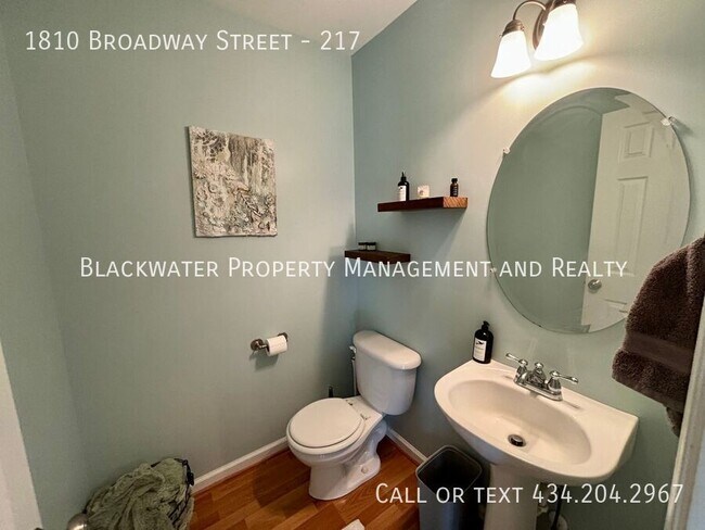 Photo - 1810 Broadway St
