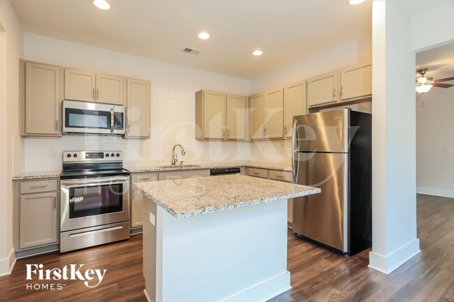 Photo - 1414 Woodridge Pl