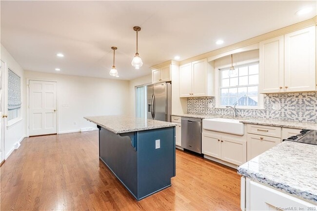 Photo - 1241 Halladay Ave W