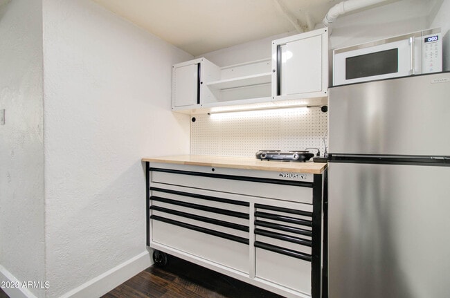 Photo - 877 E Sycamore St