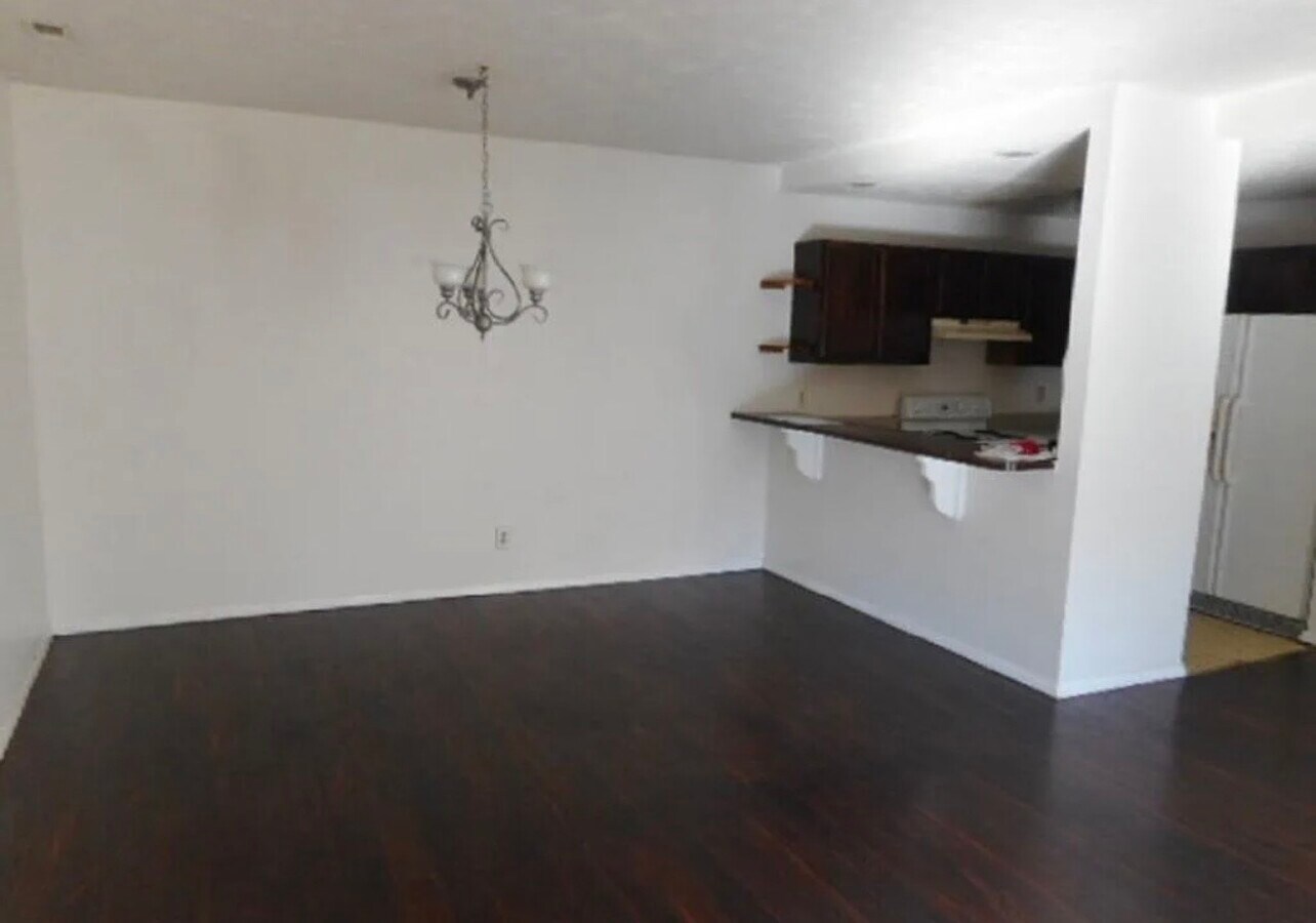 Photo - 1862 Tryon Dr