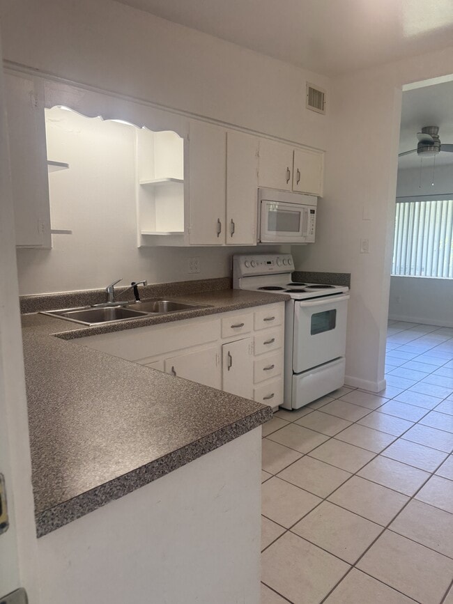 Photo - 8 E Evans St