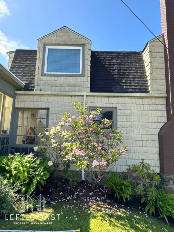 Building Photo - 1637 NE Oar Ave Rental