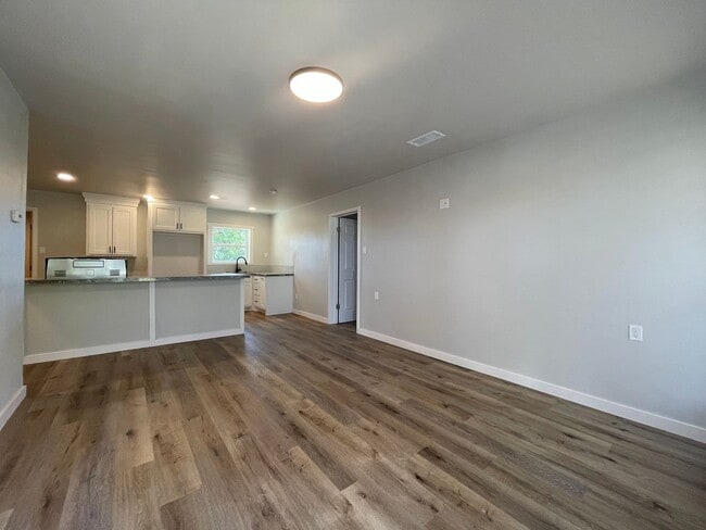 Photo - Spacious Modern Retreat – 4-Bed, 2-Bath Home