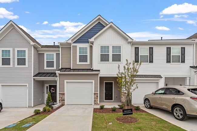 Building Photo - Beautiful 3-Bedroom Home in Desirable Clayton Community | Modern Finishes & Great Location