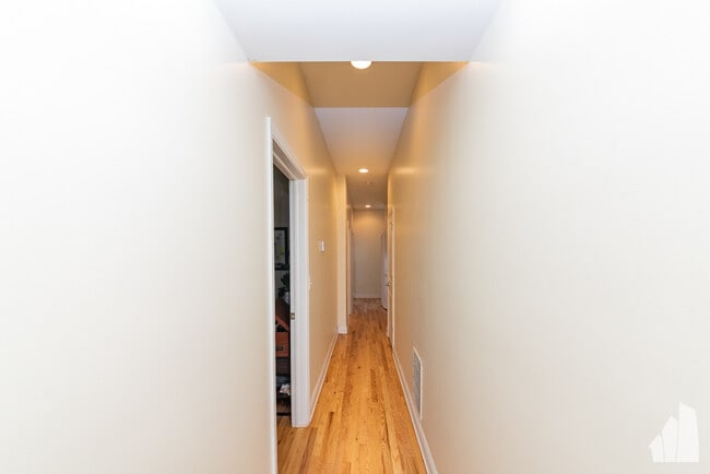 Photo - 1133 W Addison St Unit 2