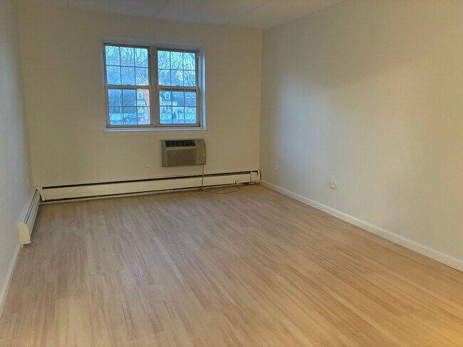 Bedroom - 4 Consulate Dr Unit 1P