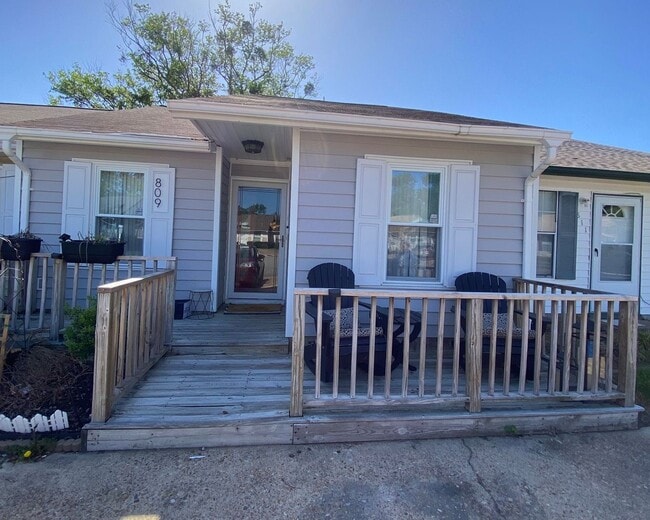 Spacious 3-Bedroom Townhome "Ask about our... - Spacious 3-Bedroom Townhome "Ask about our...