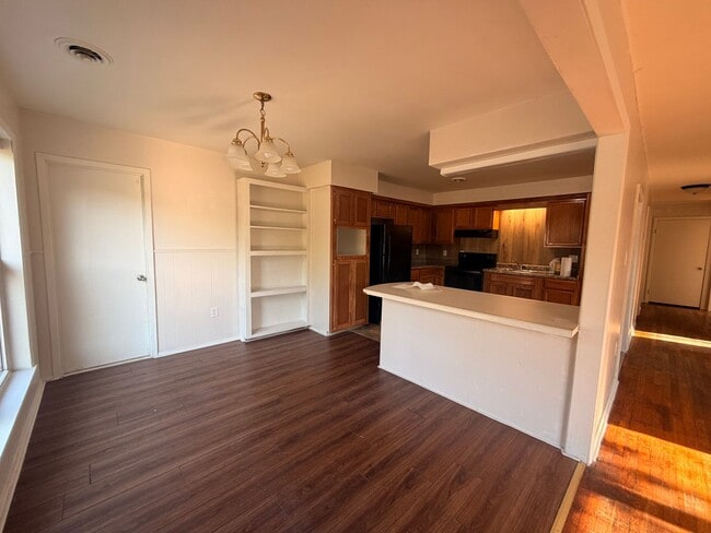 808 E J St