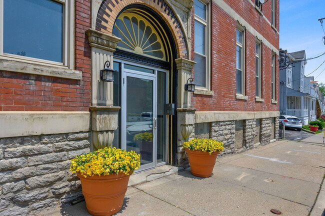 Building Photo - 1506 William Howard Taft Rd Unit 5