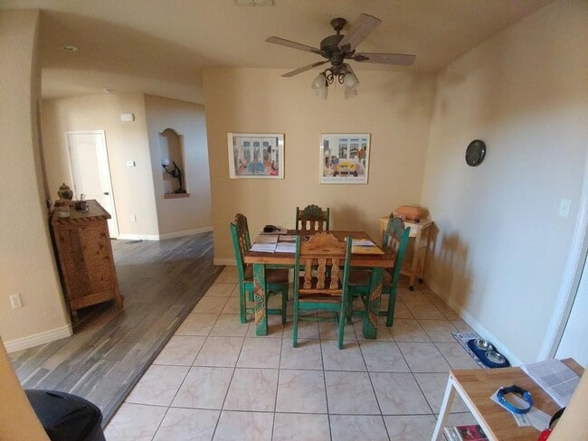 Photo - 438 Desert Lakes Rd