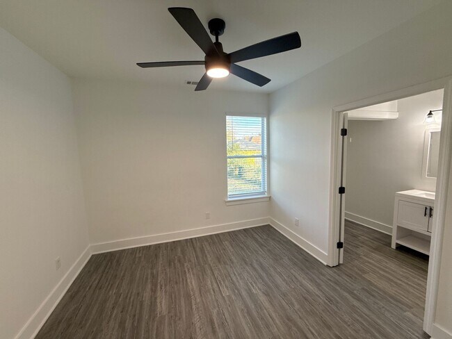 Photo - 760 N McNeil St