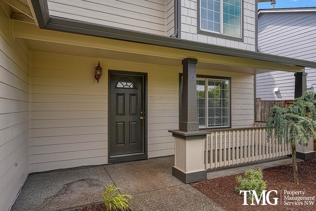 Building Photo - Beautifully Remodeled 4BR Home with Fenced Backyard