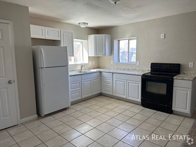 Building Photo - Available Now - Charming Upper-Level Unit A Rental