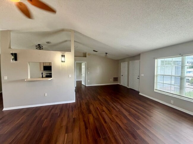 Photo - 3175 Victoria Dr