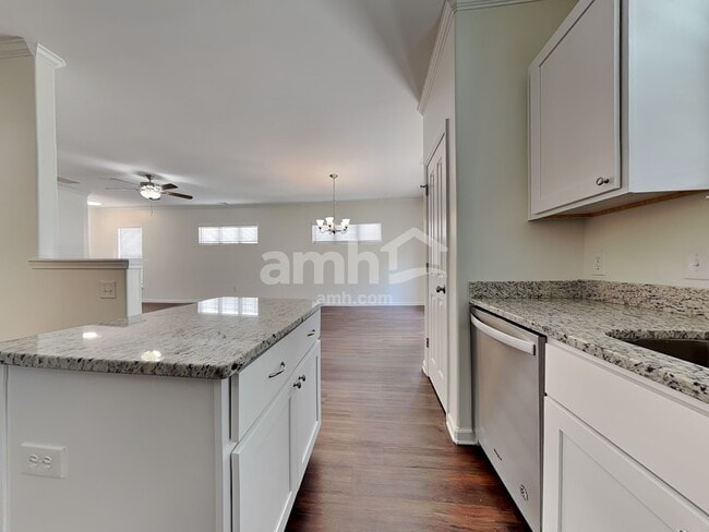 Photo - 625 Summer Hill Way
