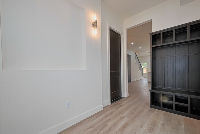 Photo - 7918 Parnell St