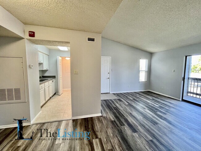 Photo - 3732 Idlebrook Cir Unit 208 1