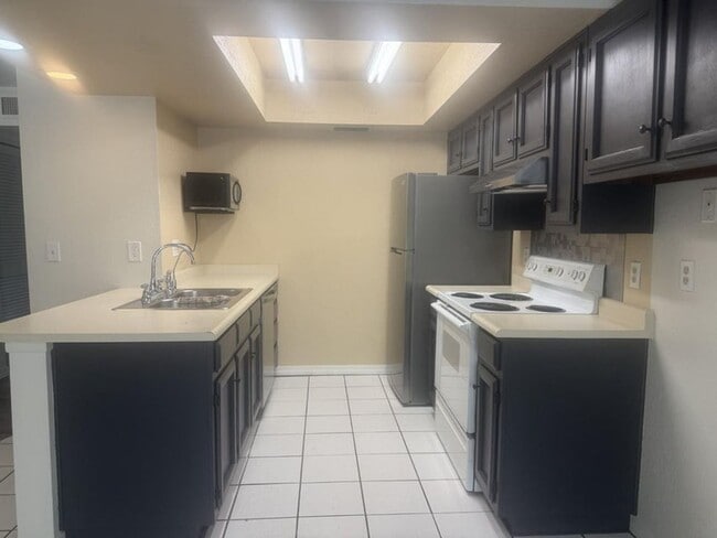 Photo - 2-bedroom condo at Stapley and University!