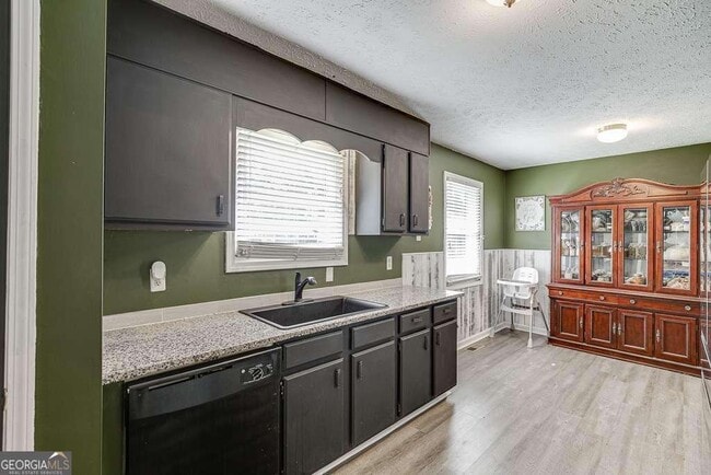 Photo - 2193 Kings Forest Dr SE