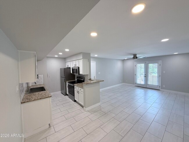 Photo - 5995 N 78th St