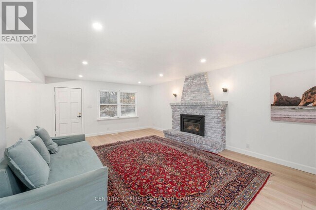 Photo - 1326 Commissioners Rd W
