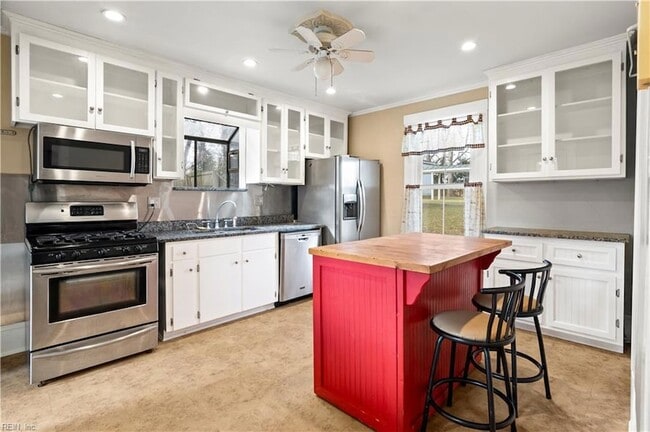 Photo - 227 James St