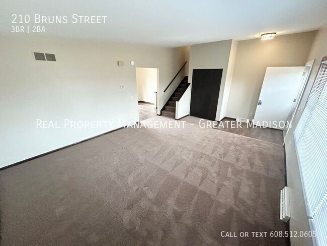 Photo - 210 Bruns St