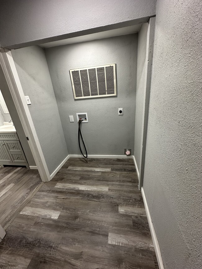 Photo - 500 College St