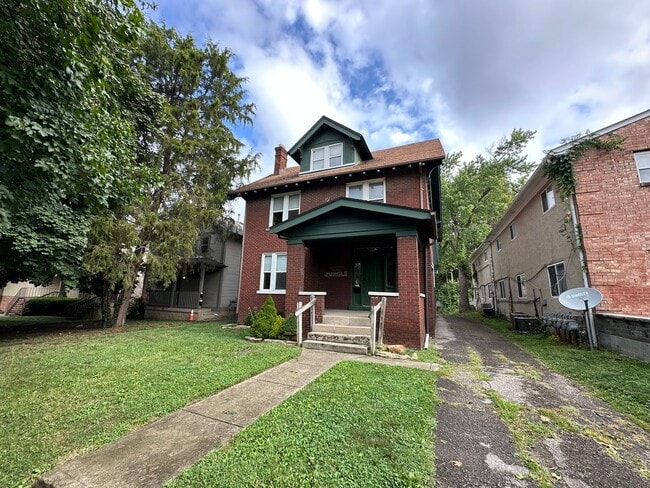 Building Photo - Central Campus OSU Single Family Home with...