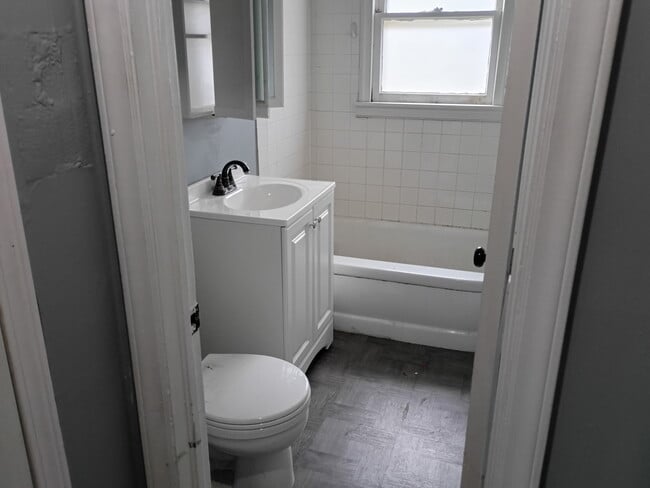 Photo - 5763 W 2nd St