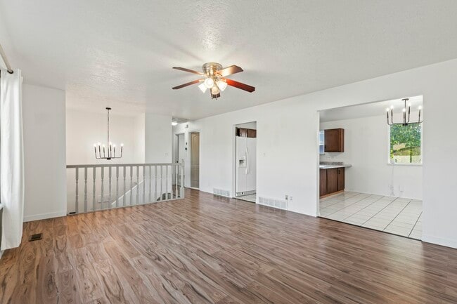 Photo - 819 W 2300 N