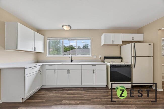Photo - 39483 Marne Ave
