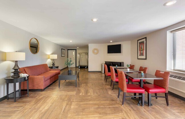 Furnished Studio-Cleveland - Middleburg Heights