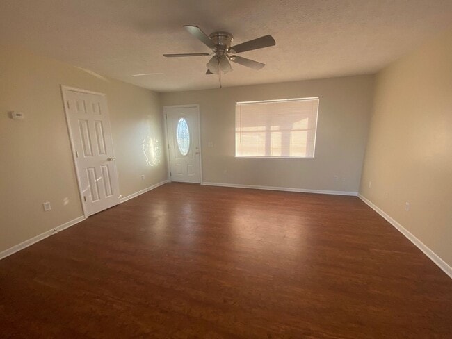 Photo - Cozy & Centrally Located 3Bed/2Ba in Lynn ...