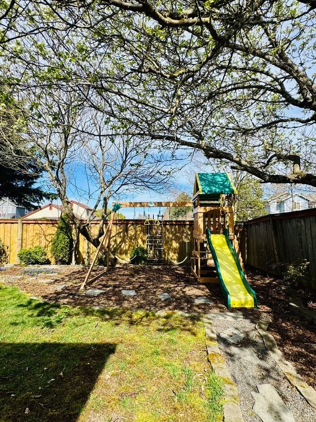 Photo - 3-Bedroom Home with Garden Oasis & Covered Patio – Bethel Neighborhood