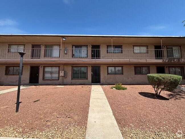 Building Photo - Charming 1Bed/1Bath First-Level Condo!