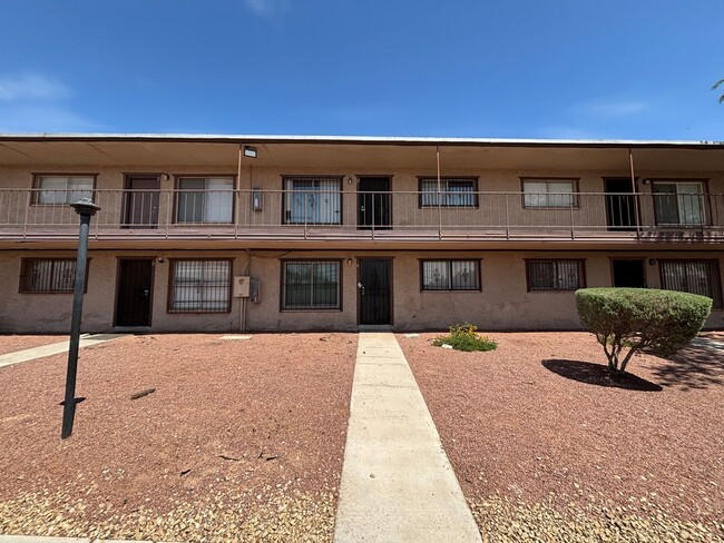 Charming 1Bed/1Bath First-Level Condo! - Charming 1Bed/1Bath First-Level Condo!